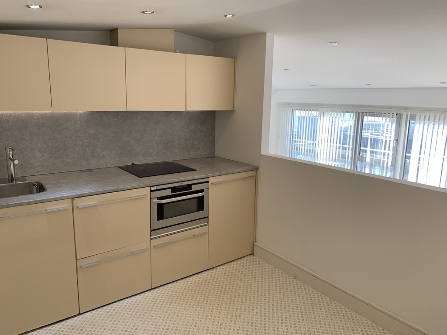 2 bedroom Flat for Letting North West, 41 Talbot Street