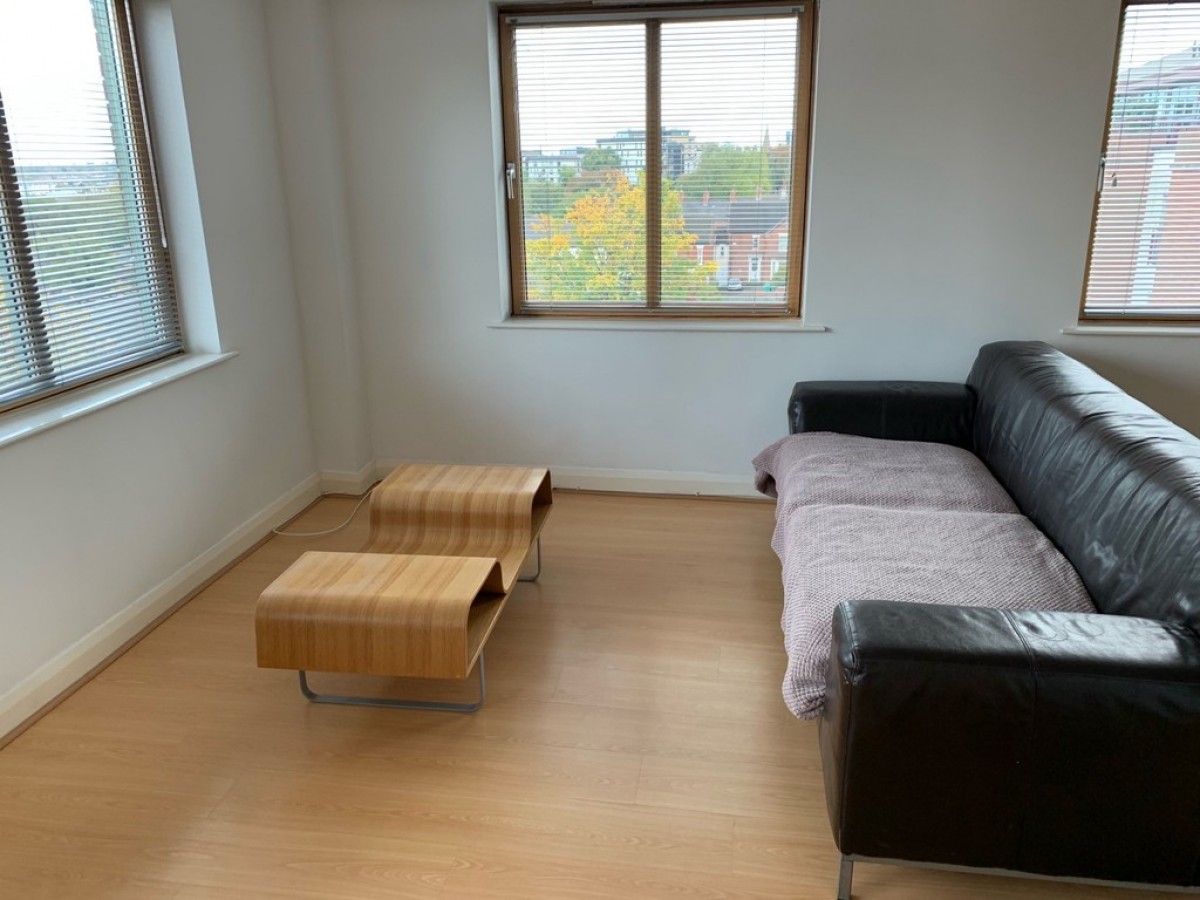 Raleigh Square, Raleigh Street