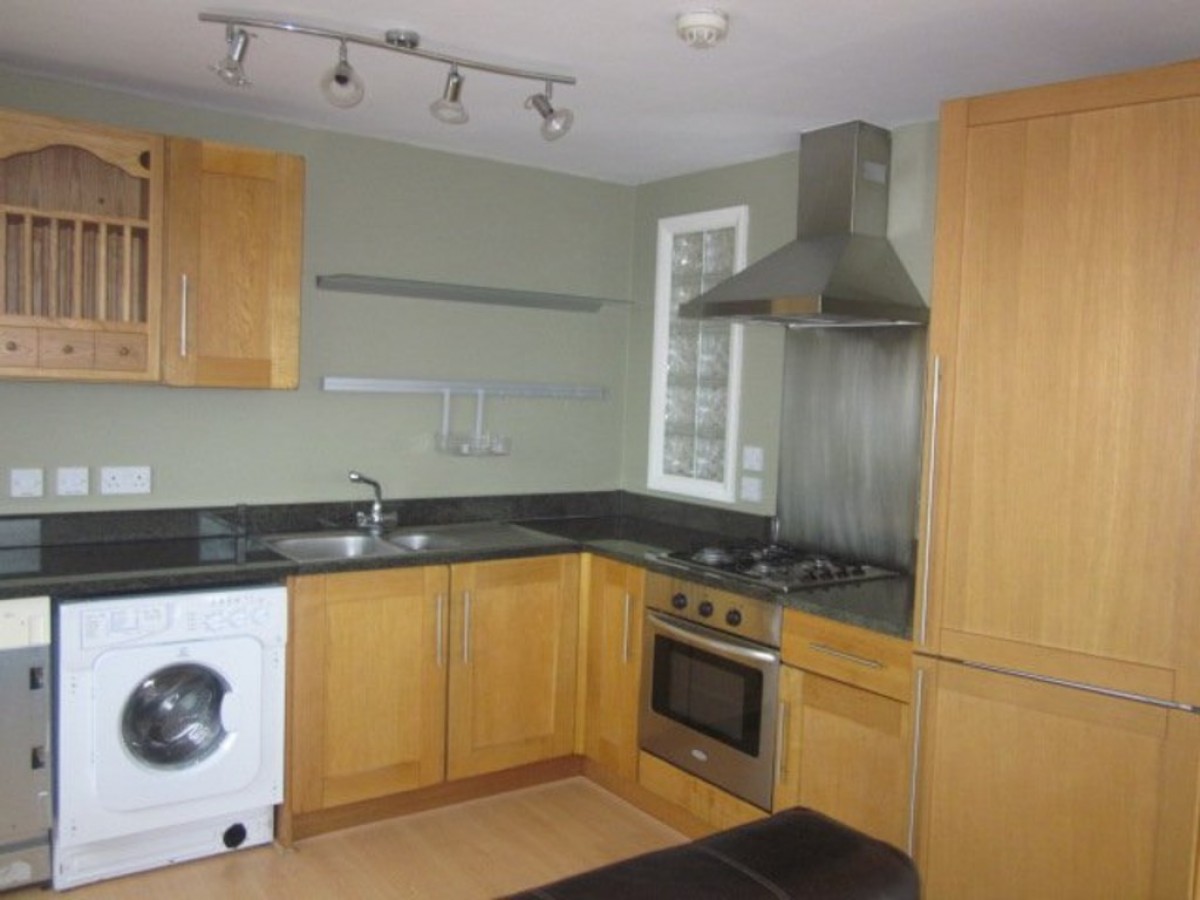 Raleigh Square, Raleigh Street