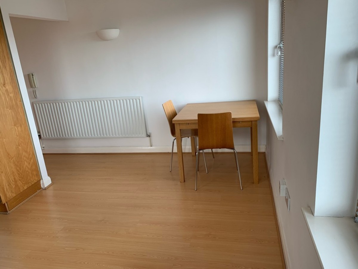 Raleigh Square, Raleigh Street