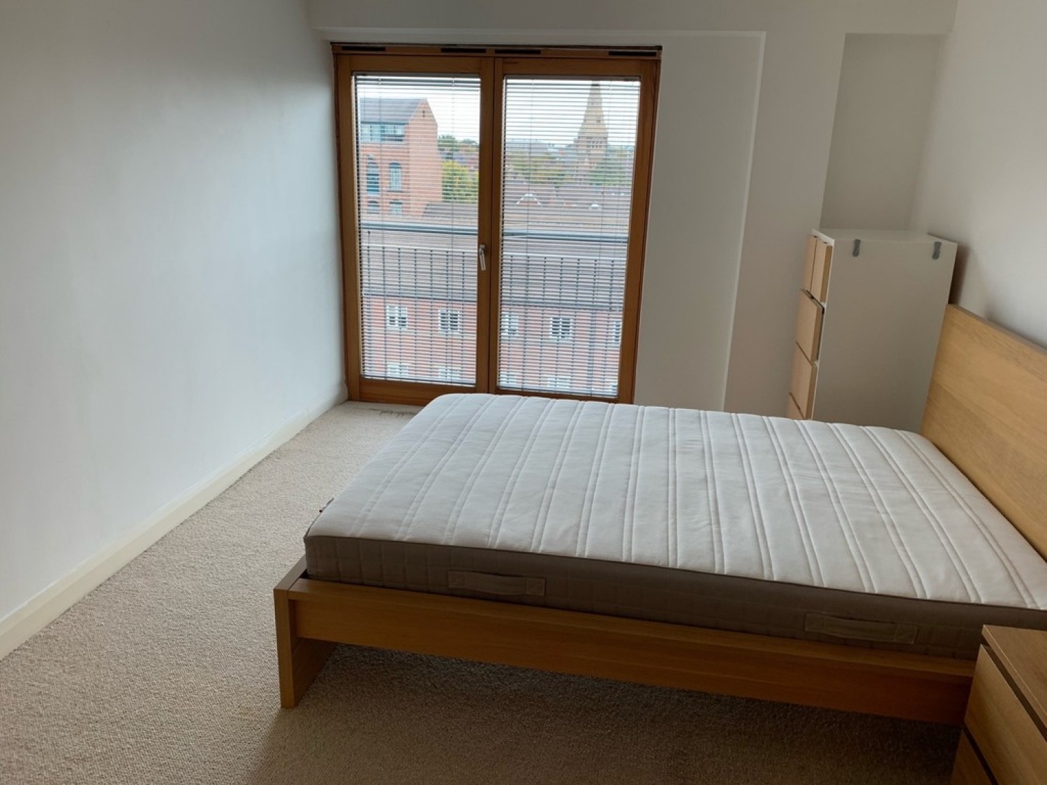 Raleigh Square, Raleigh Street