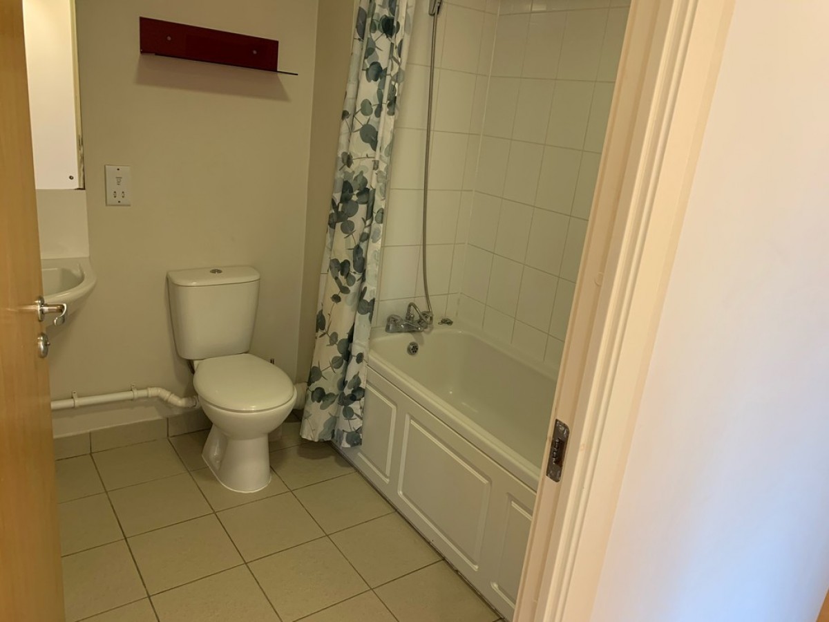 Raleigh Square, Raleigh Street