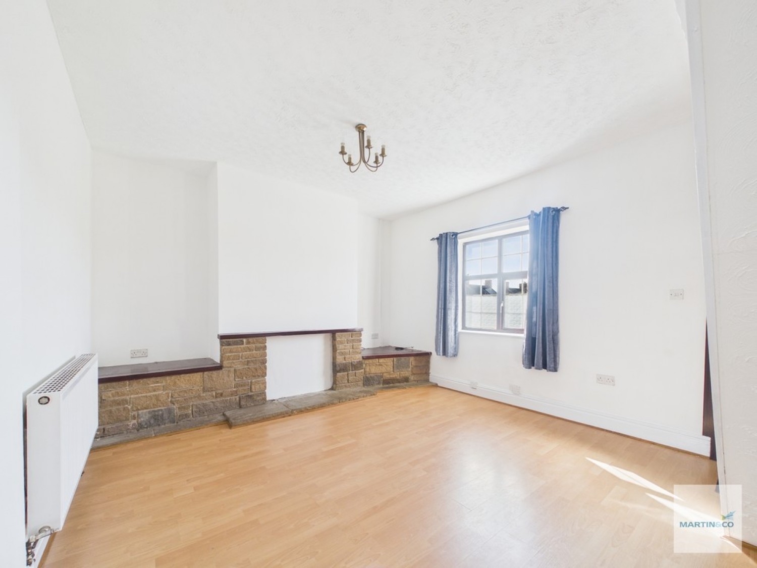 2 bedroom House for Letting The Square, Bestwood Village