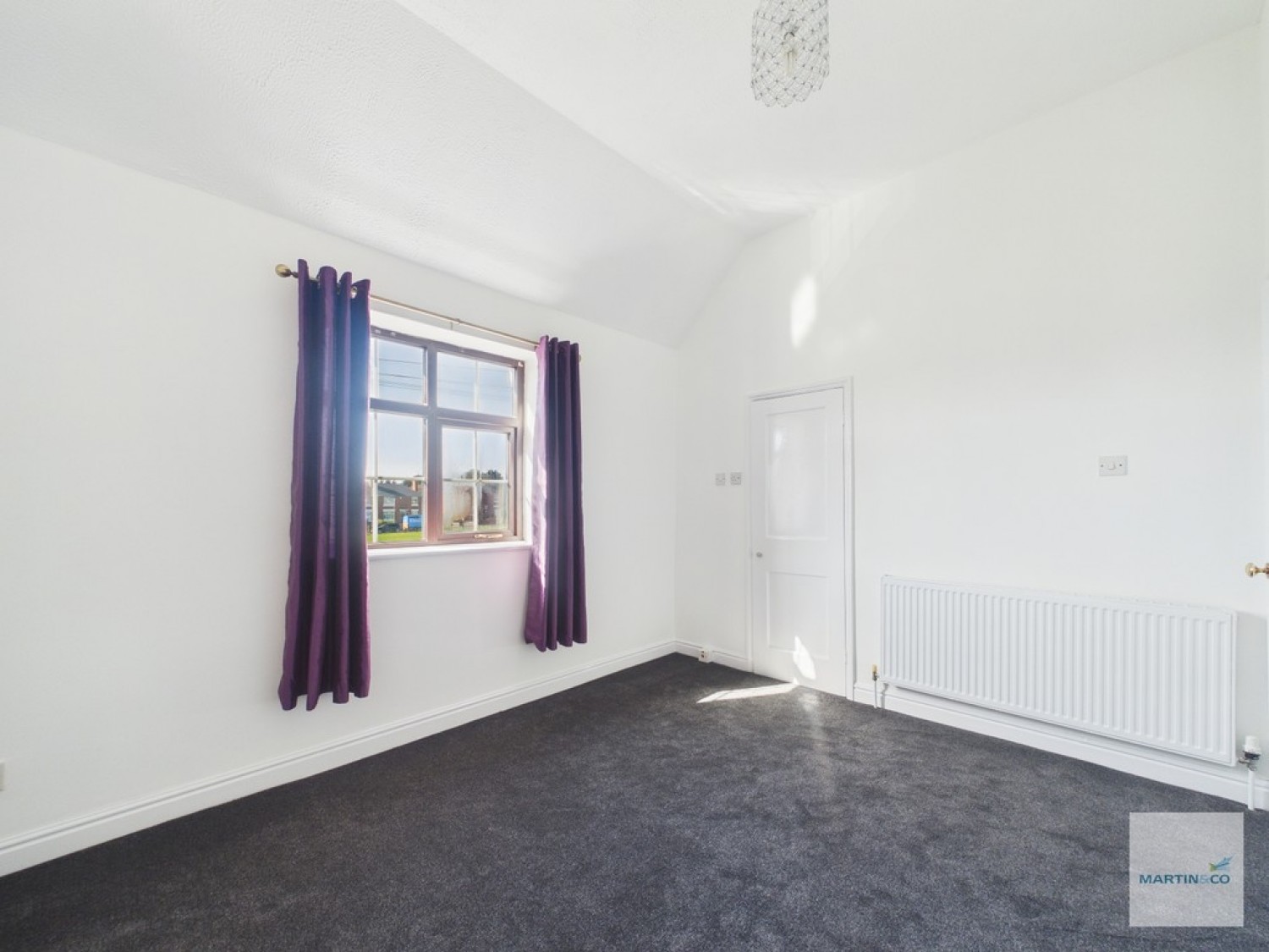 2 bedroom House for Letting The Square, Bestwood Village