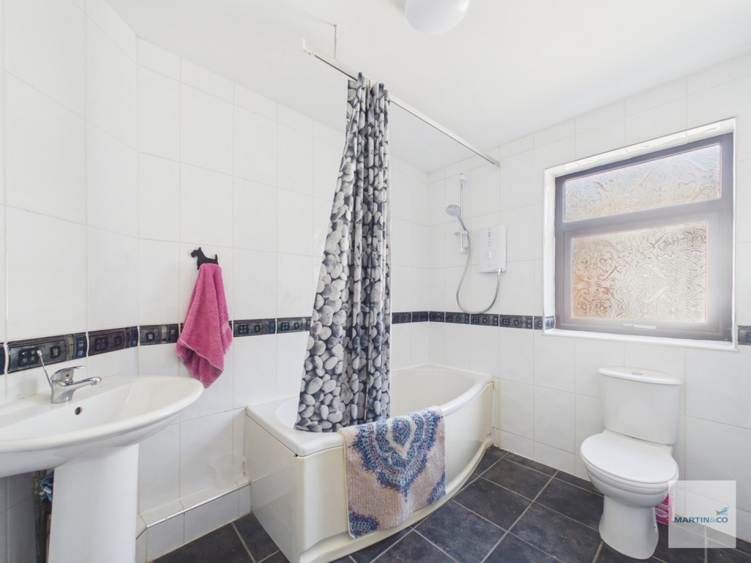 2 bedroom House for Letting The Square, Bestwood Village