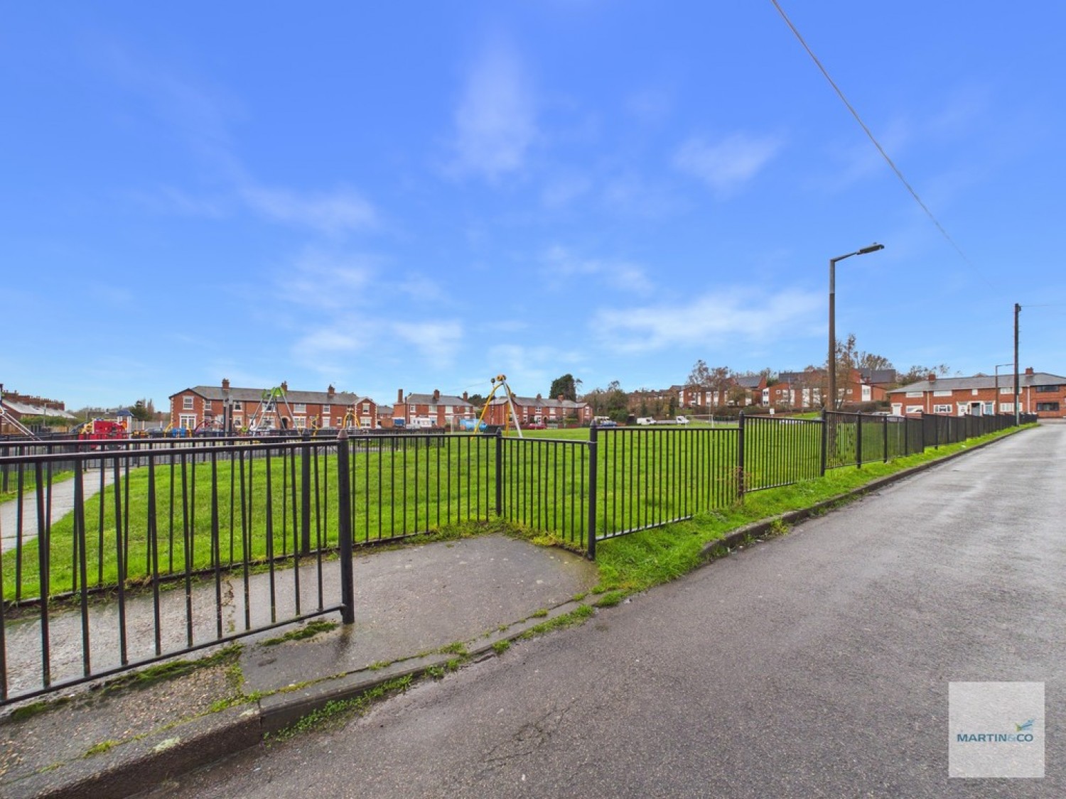2 bedroom House for Letting The Square, Bestwood Village