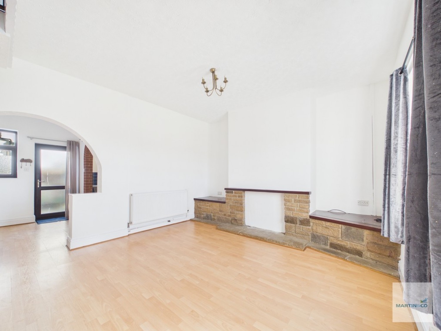 2 bedroom House for Letting The Square, Bestwood Village