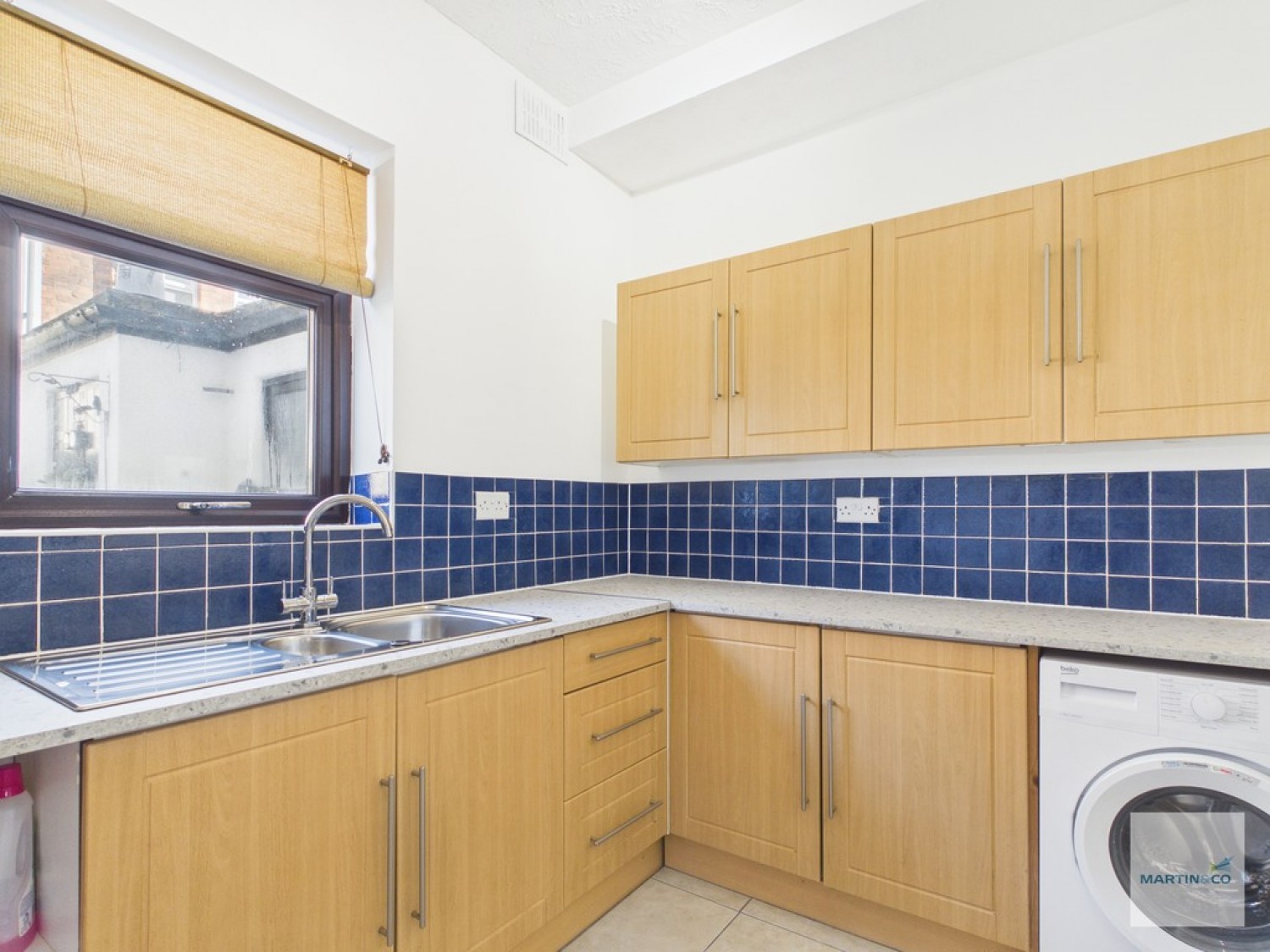 2 bedroom House for Letting The Square, Bestwood Village