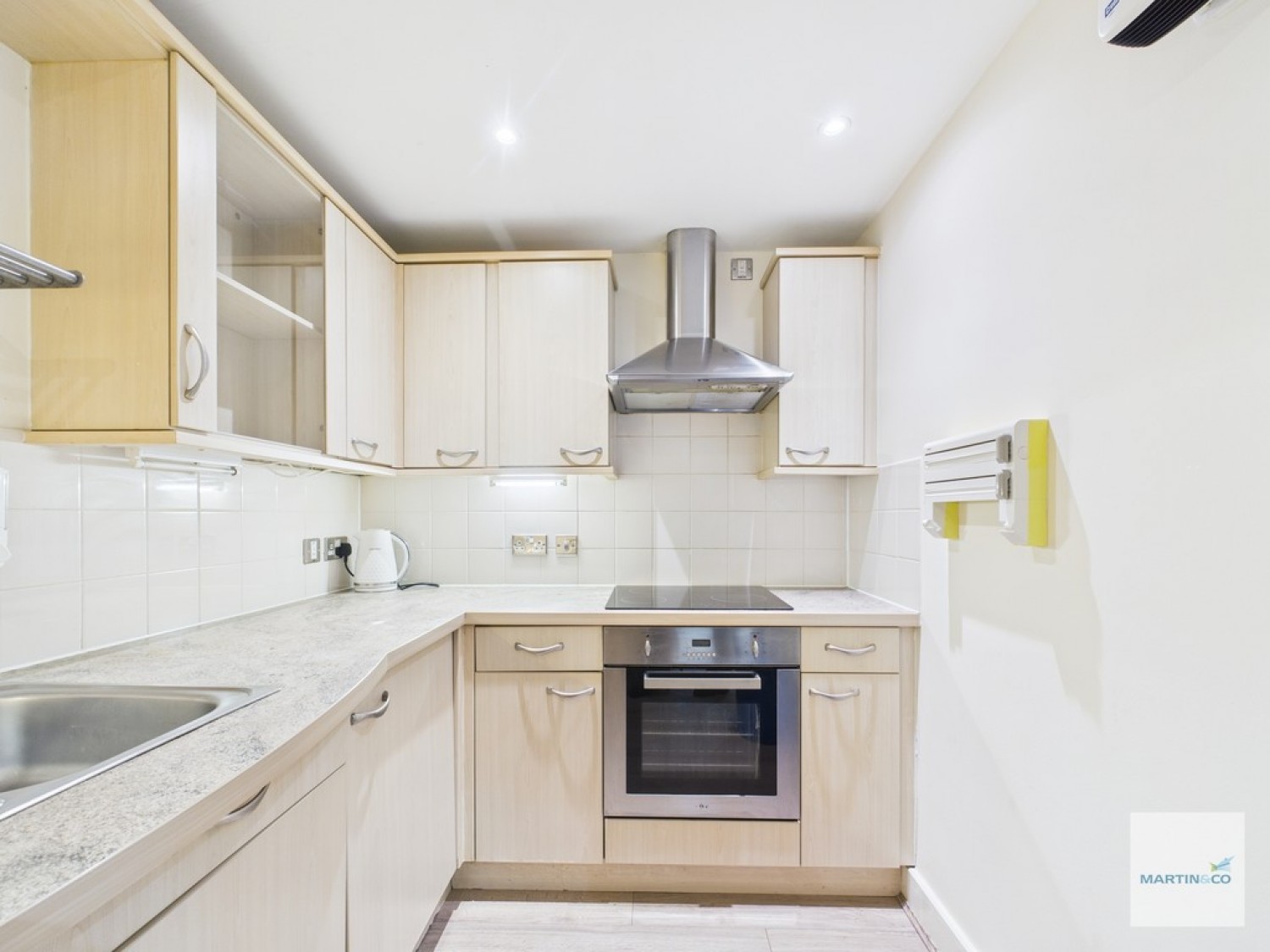 Ropewalk Court, Upper College Street