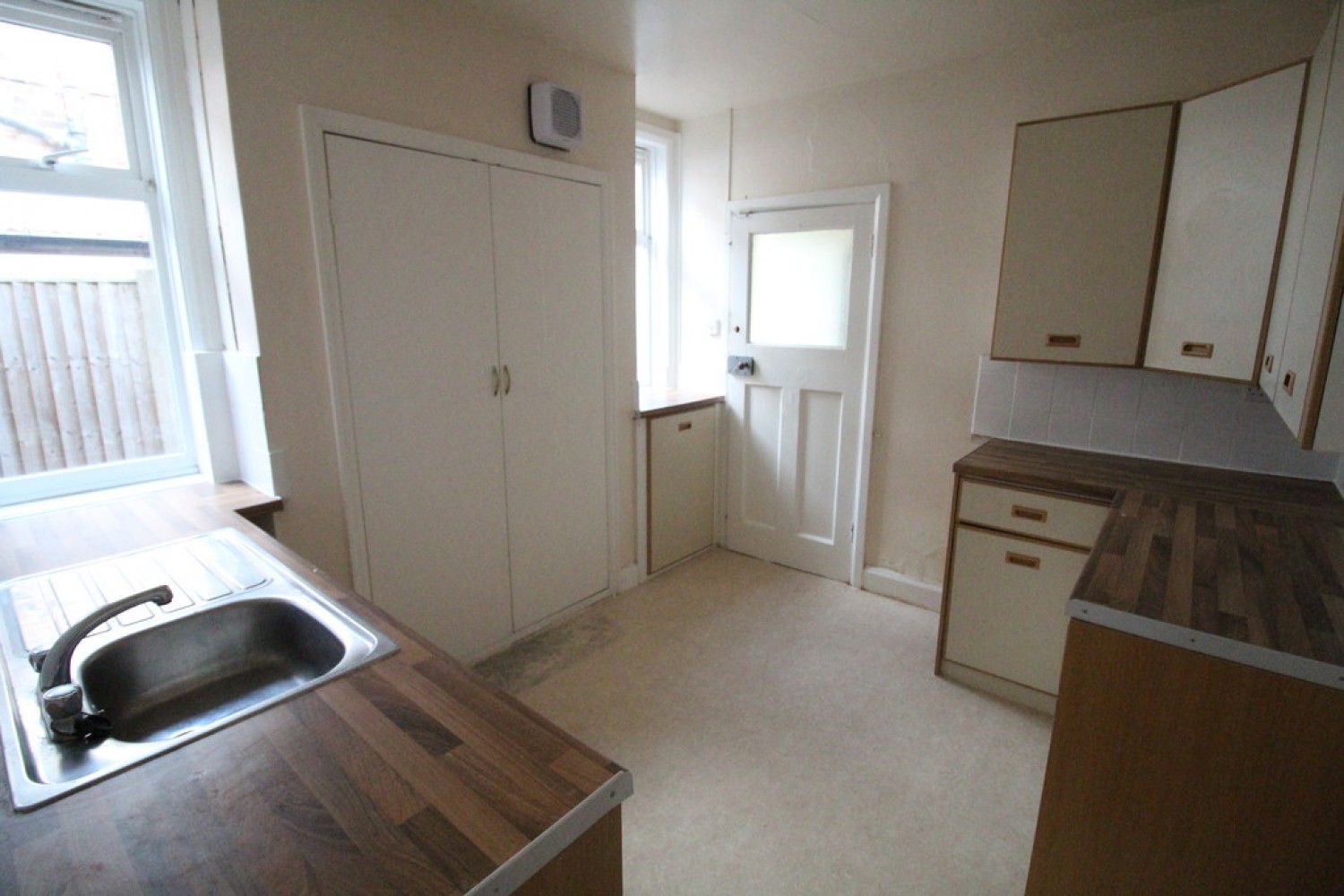 4 bedroom House for Letting Austen Avenue, Forest Fields, Nottingham