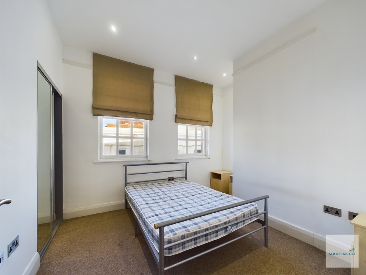 2 bedroom Flat in Enfield House, 18 Low Pavement