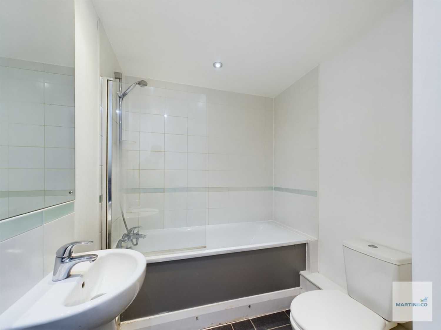 2 bedroom Flat in Enfield House, 18 Low Pavement