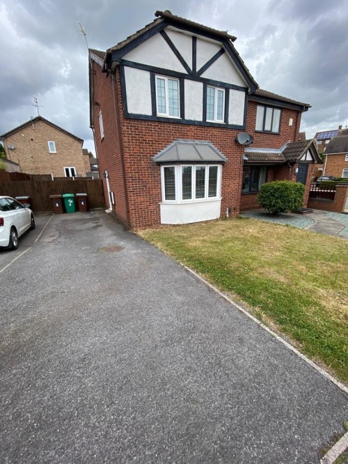 Robbie Burns Road, Arnold