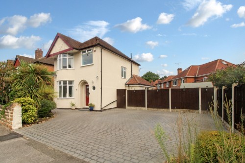 Russell Avenue, Wollaton