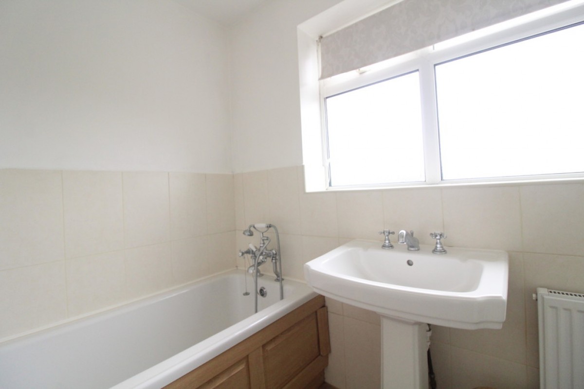 Revelstoke Way, Rise Park