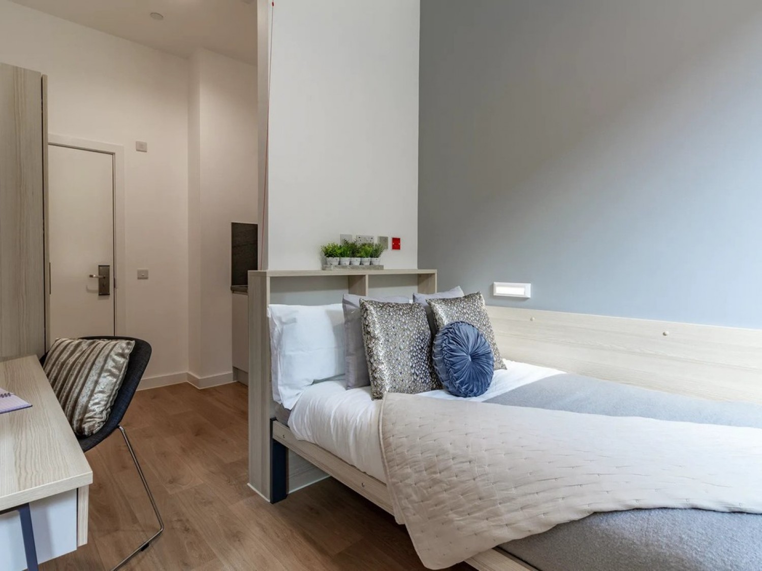 Straits Village, Huntingdon Street