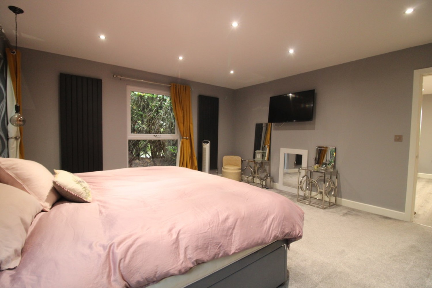 2 bedroom Bungalow in Moor Road, Bestwood Village