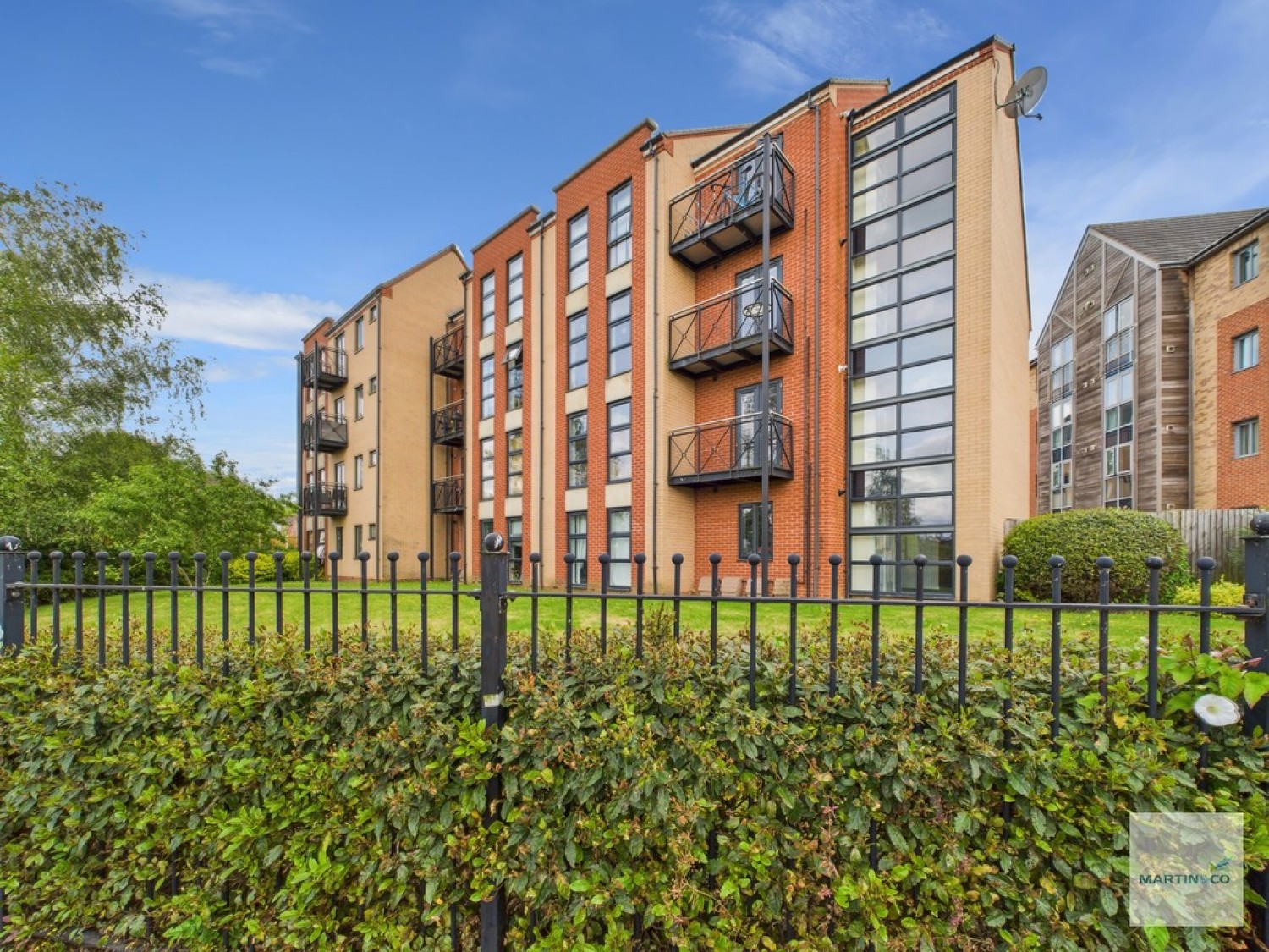 2 bedroom Flat in Templars Court, New Road