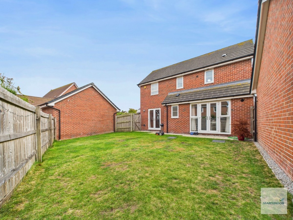 Marciana Grove, Hucknall