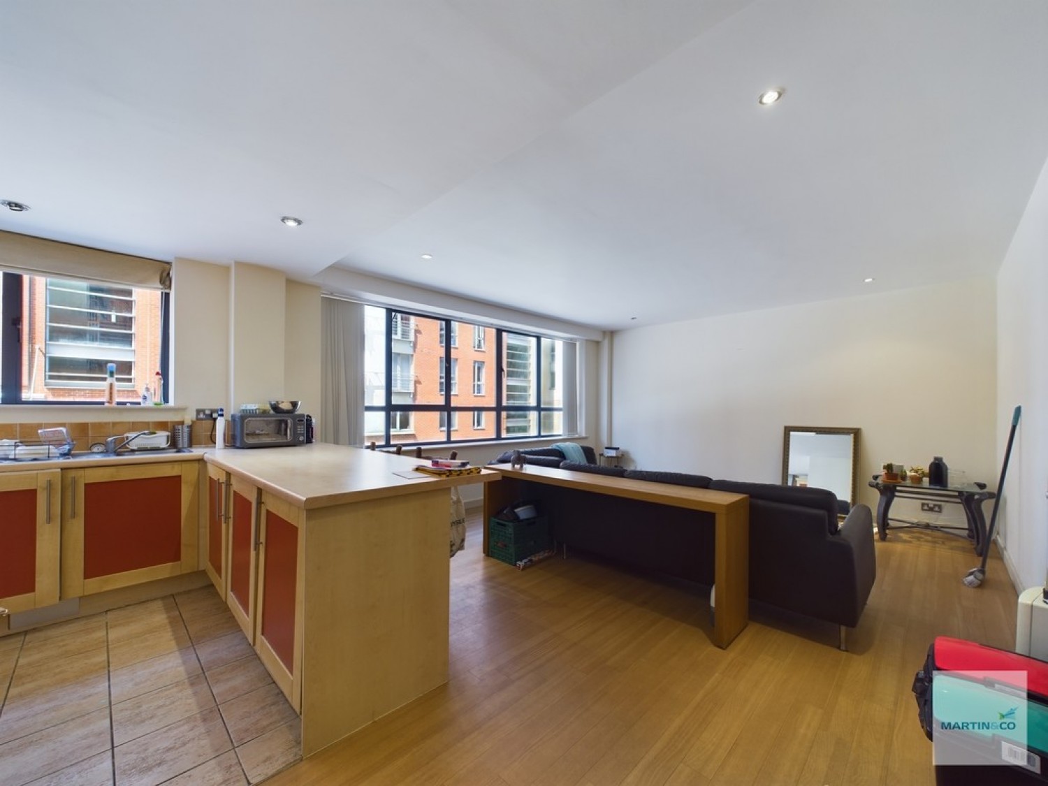2 bedroom Flat for Sale Park Gate, Upper College Street