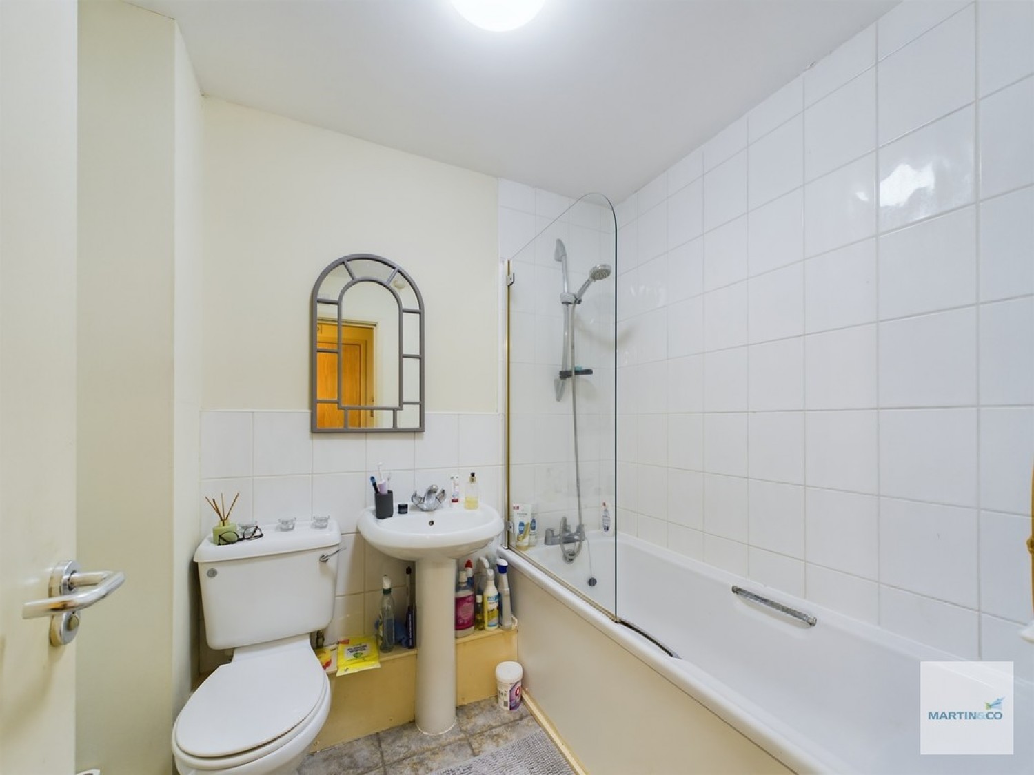 2 bedroom Flat for Sale Park Gate, Upper College Street