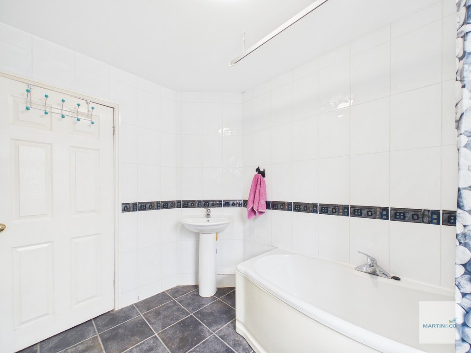 2 bedroom House for Sale The Square, Bestwood Village