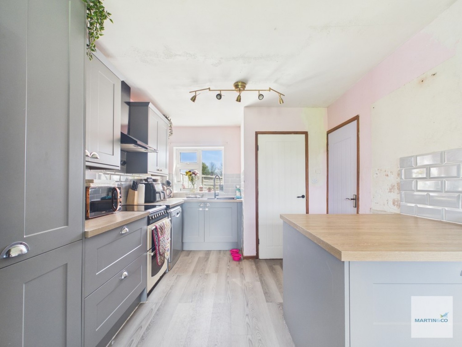 3 bedroom House for Sale South Street, Eastwood