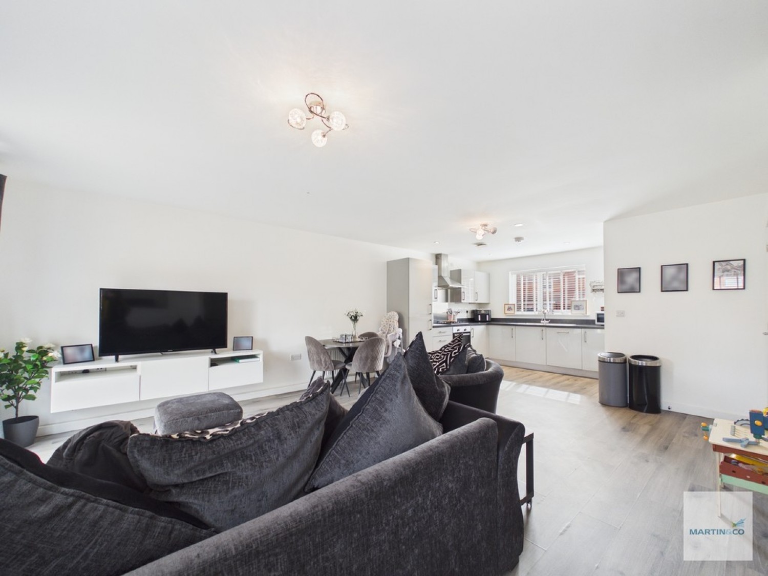 3 bedroom House for Sale Harker Close, Hucknall