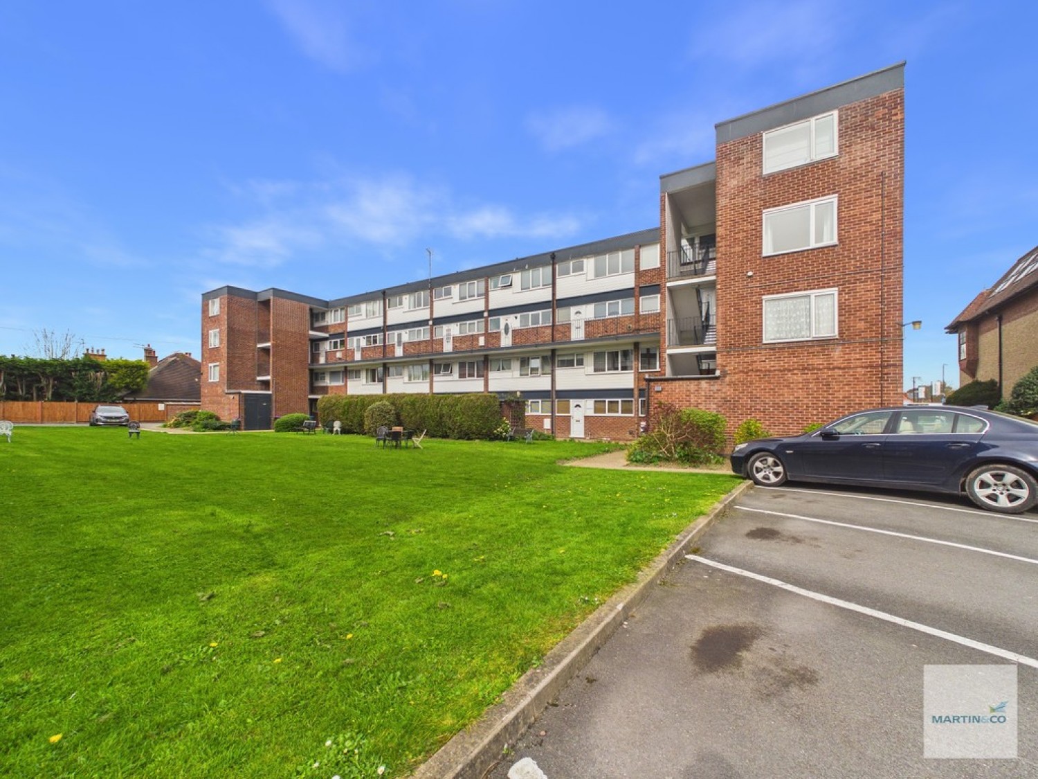 2 bedroom Flat for Sale The Poplars, West Bridgford