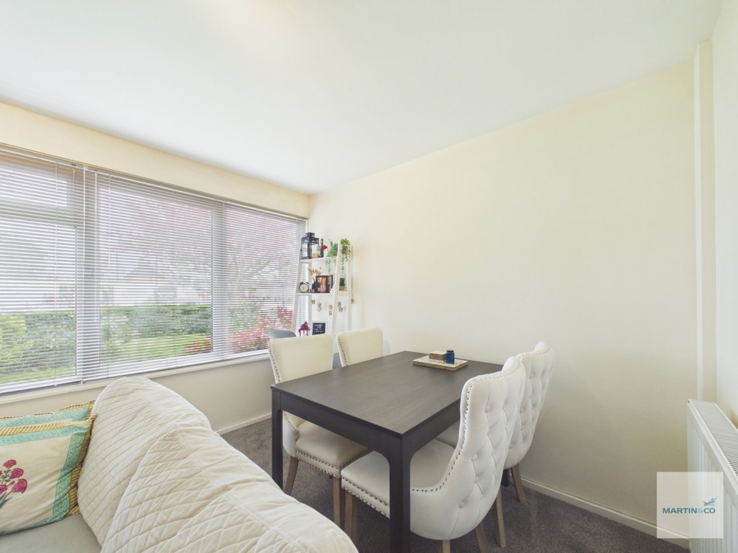 2 bedroom Flat for Sale The Poplars, West Bridgford