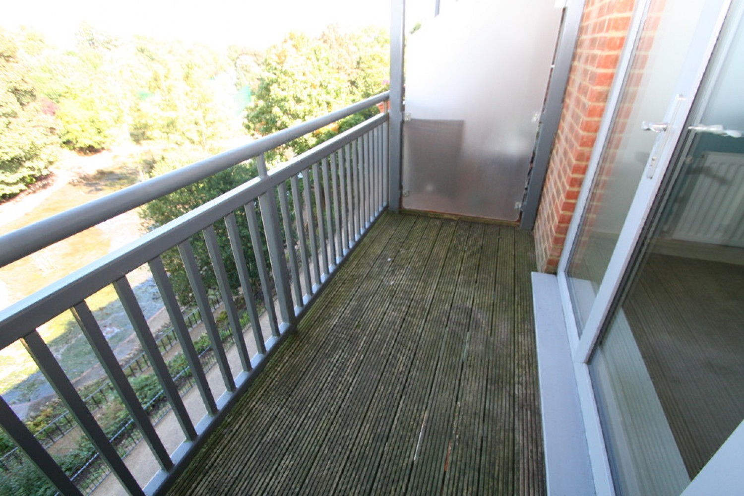 2 bedroom Flat for Letting Lake Court, Medway Drive