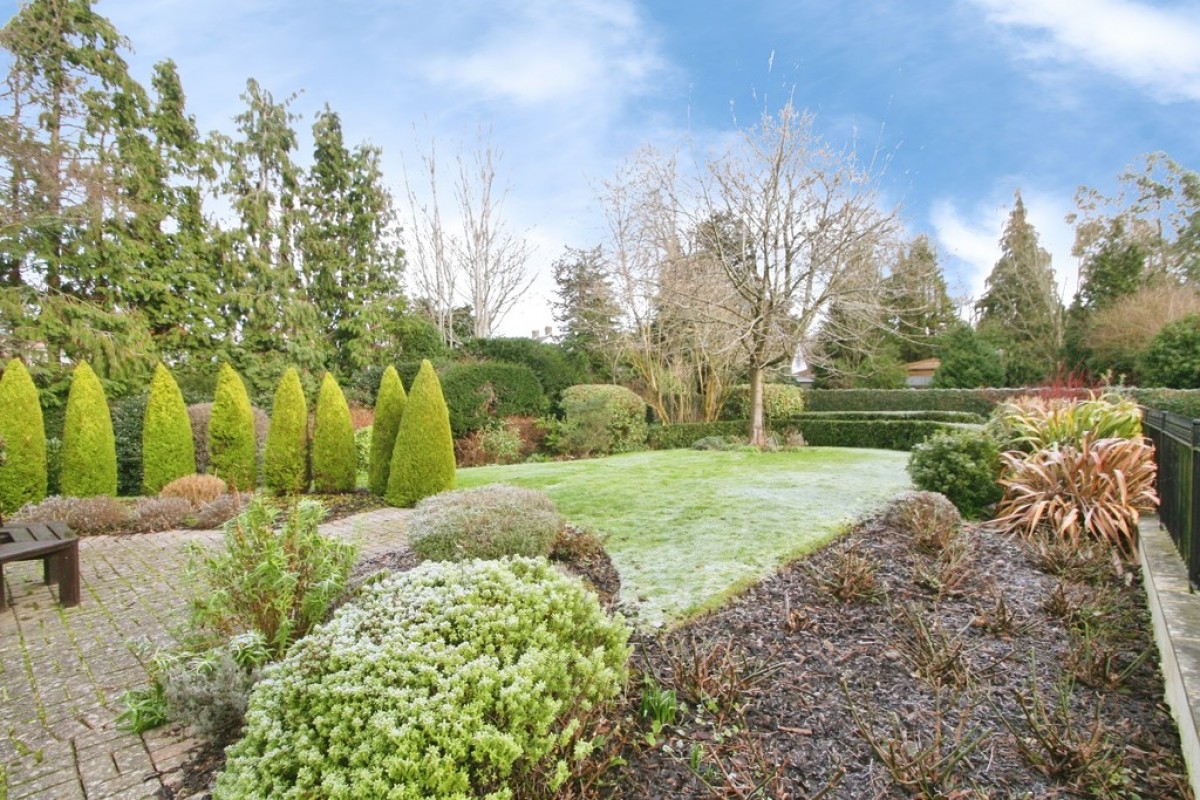 Richard Beau Nash, Garden Rd TN1