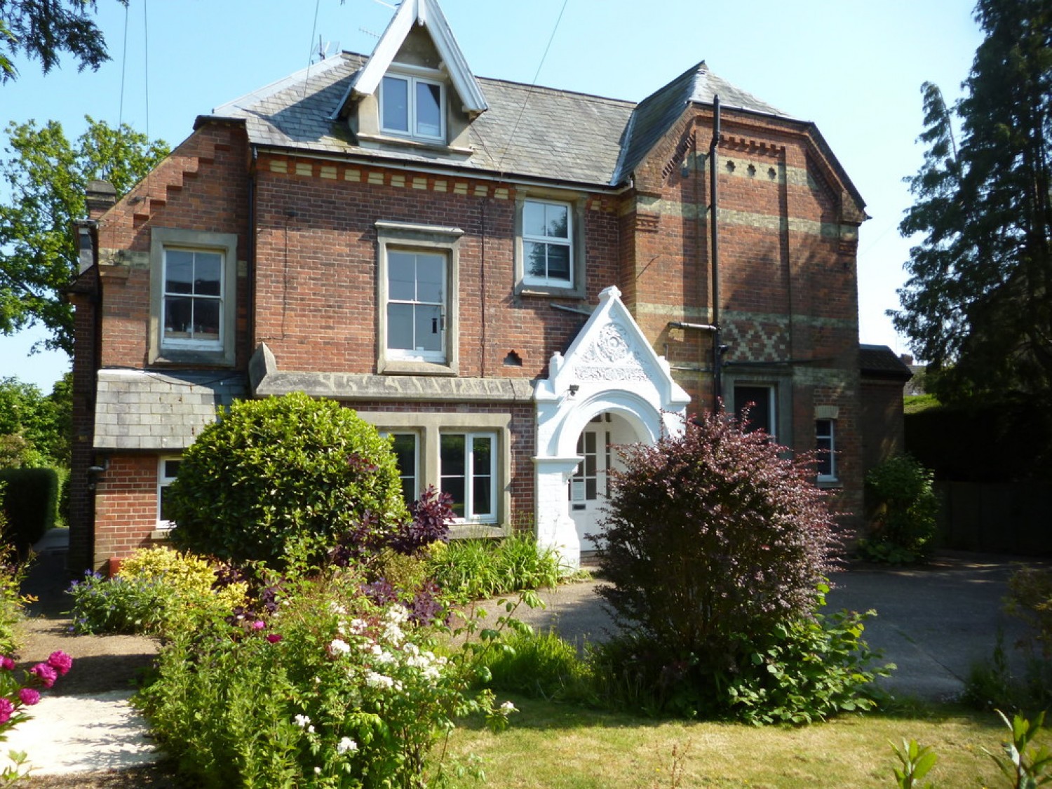 Flat 2, 2 Queens Road