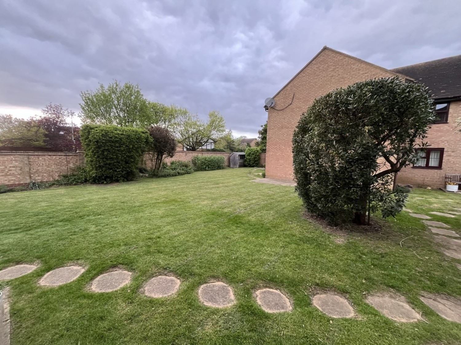 2 bedroom Flat for Sale Weavering, Maidstone, Kent