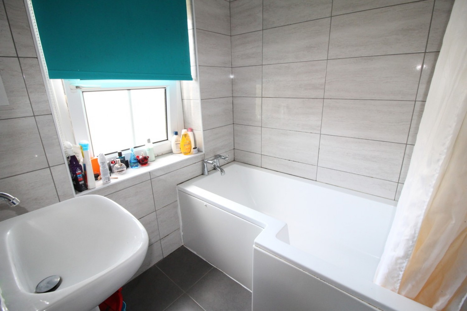 4 bedroom House for Sale Station Approach, Westbury