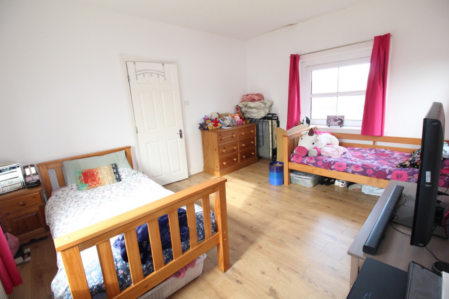 4 bedroom House for Sale Station Approach, Westbury