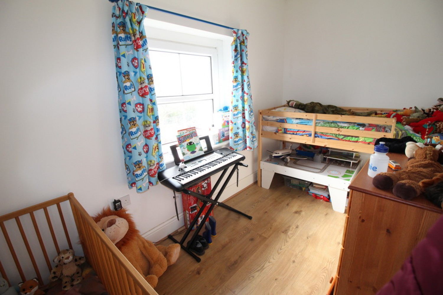 4 bedroom House for Sale Station Approach, Westbury