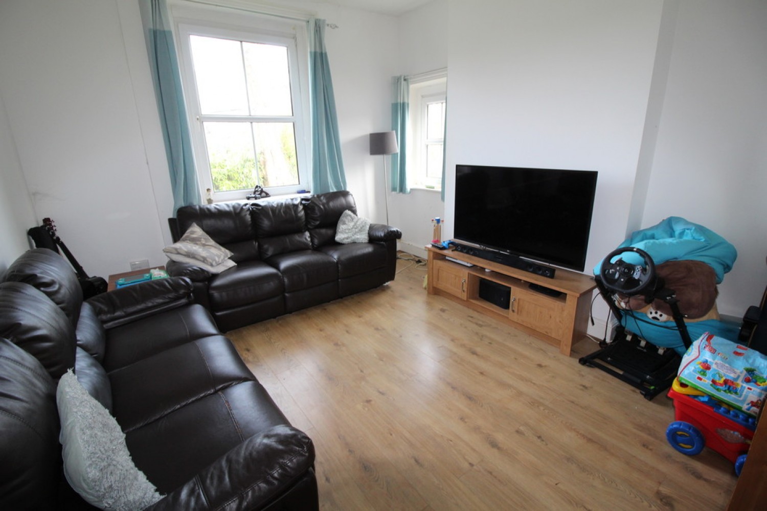 4 bedroom House for Sale Station Approach, Westbury