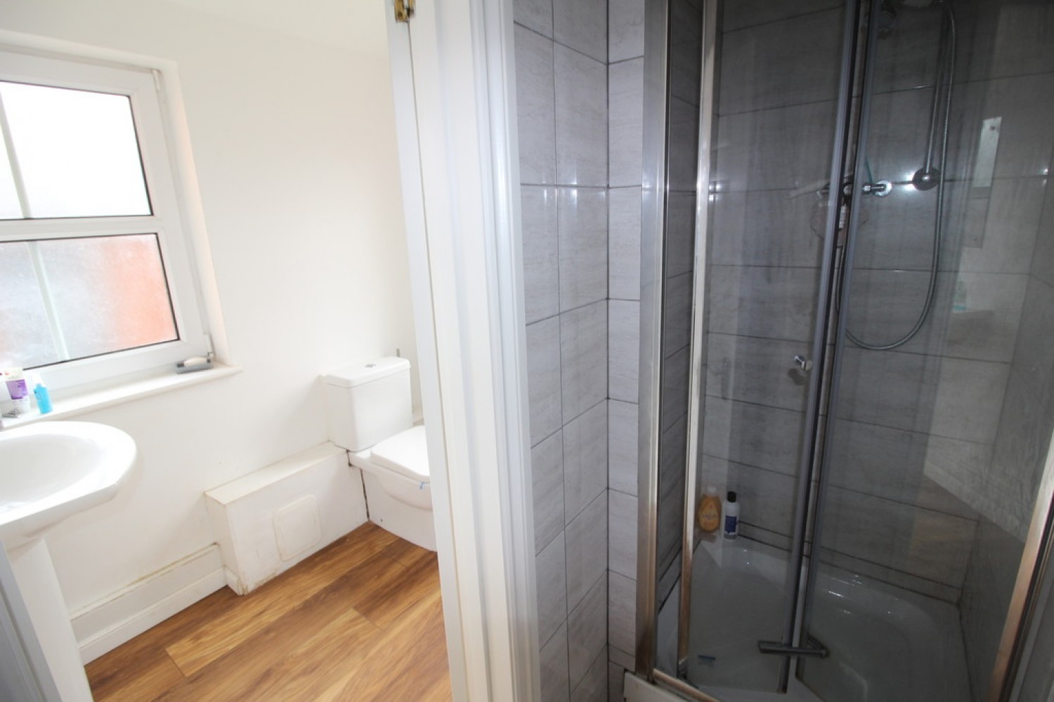 4 bedroom House for Sale Station Approach, Westbury