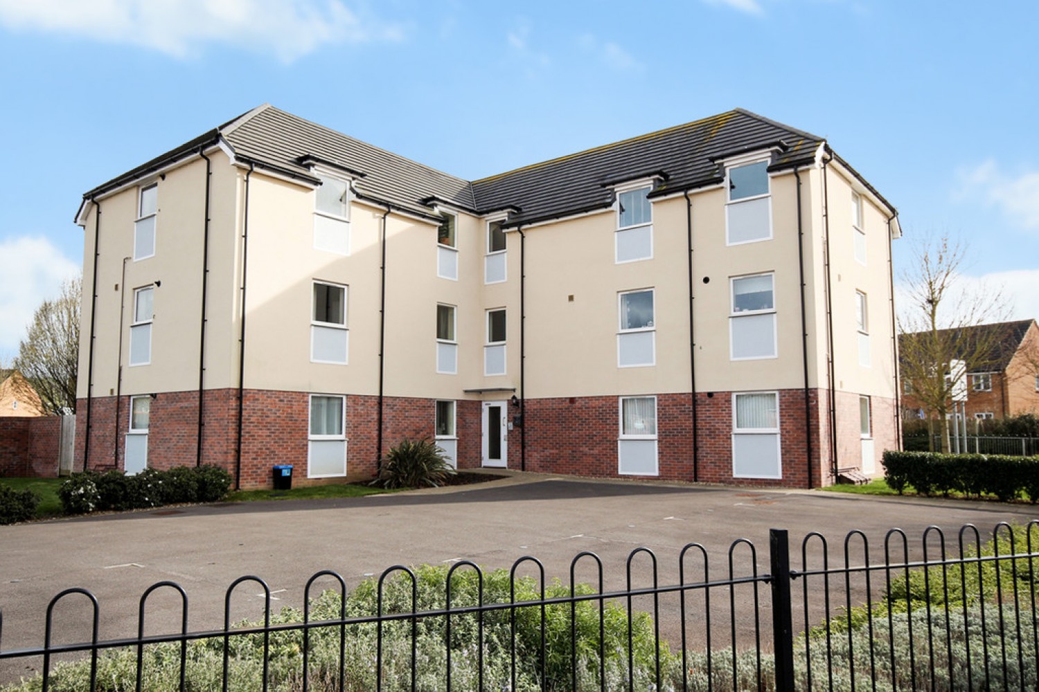 2 bedroom Flat for Letting Leigh Park Court, Westbury, Wiltshire