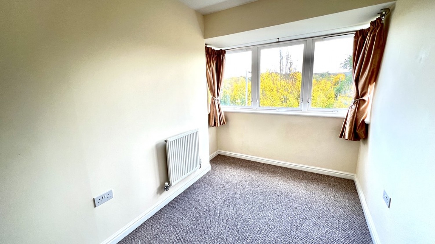 2 bedroom Flat for Letting Leigh Park Court, Westbury, Wiltshire