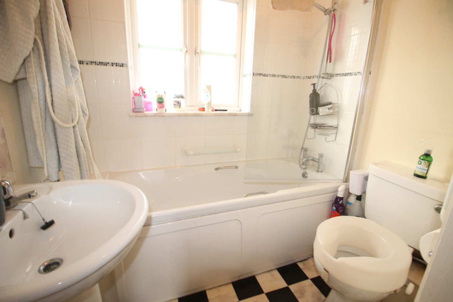 Barclay Court, Warminster