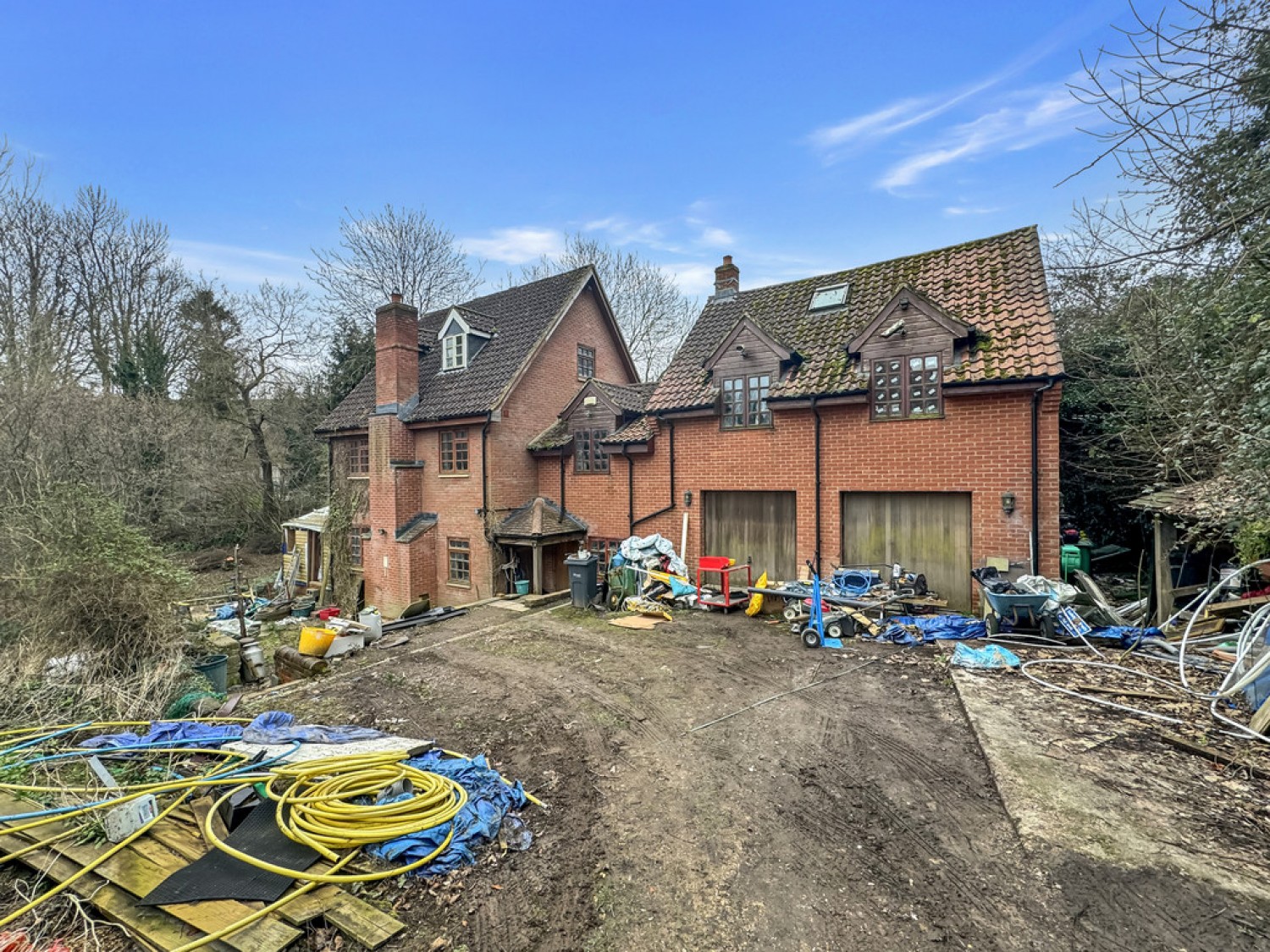 Lower Road, Bratton