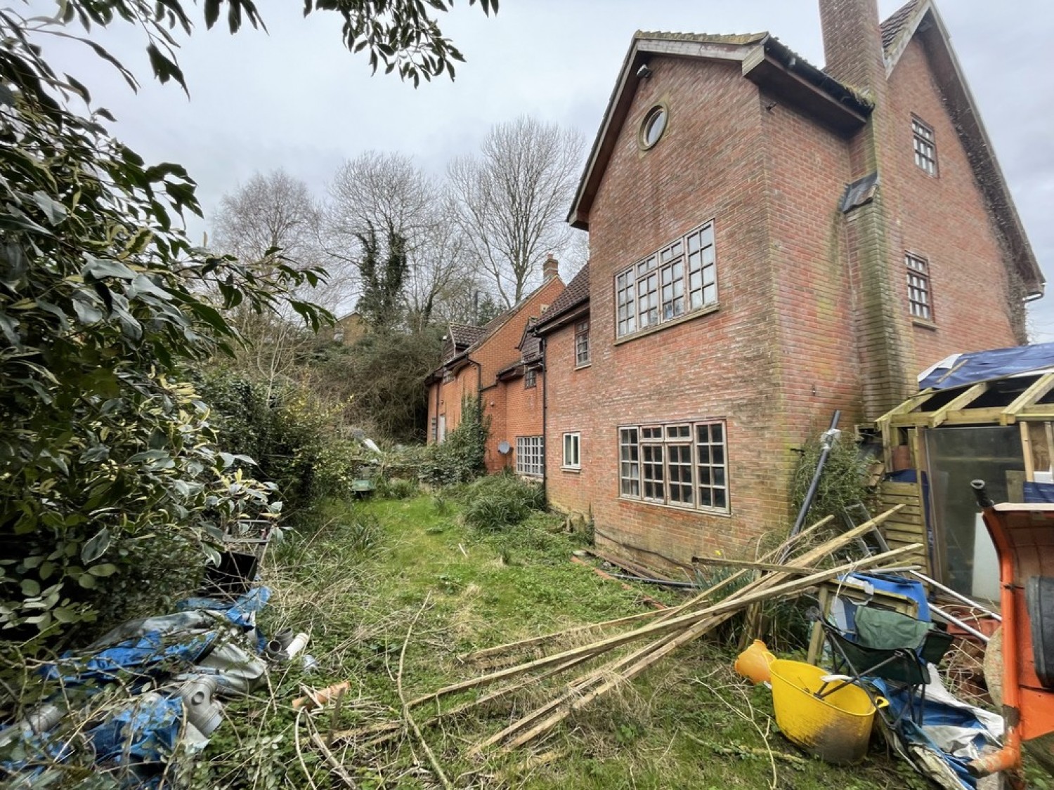 Lower Road, Bratton