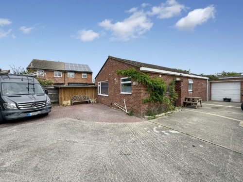 Silbury Close, Westbury