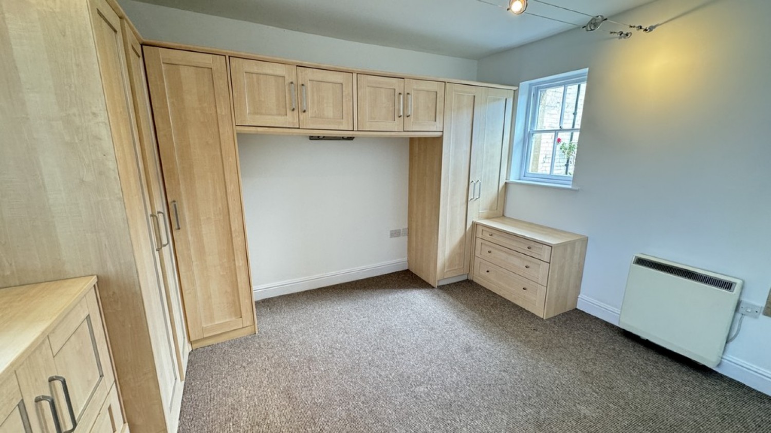 1 bedroom Bungalow for Letting Semington, Wiltshire, England