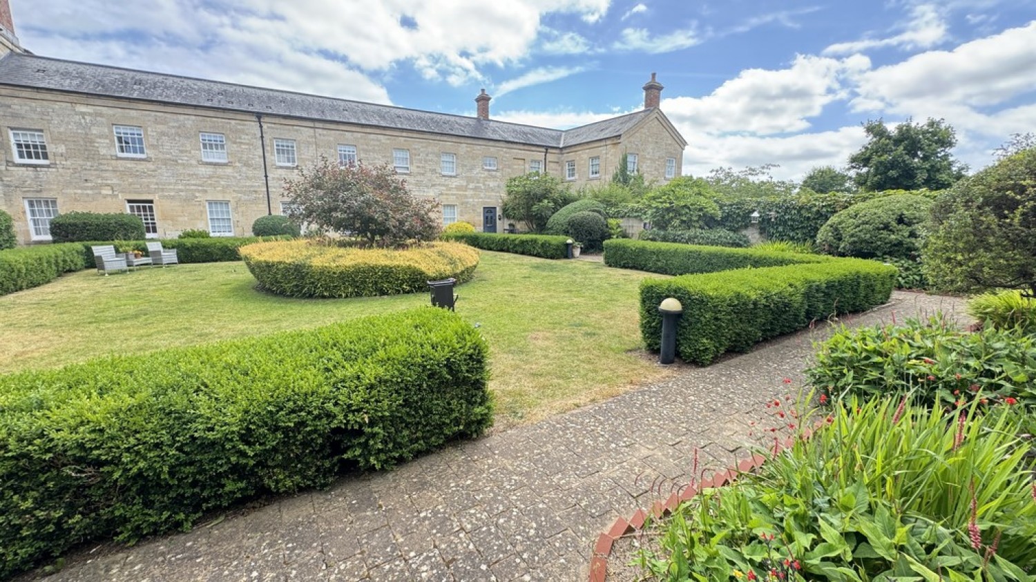 1 bedroom Bungalow for Letting Semington, Wiltshire, England