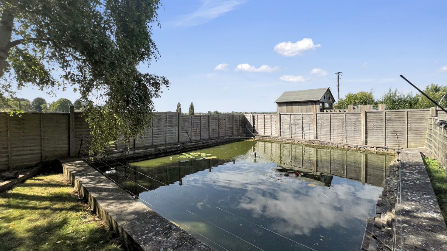 The Weir, Edington