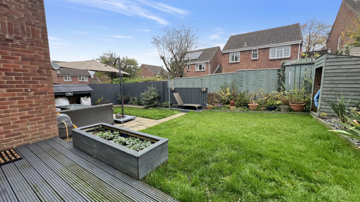 Manor Fields, Bratton
