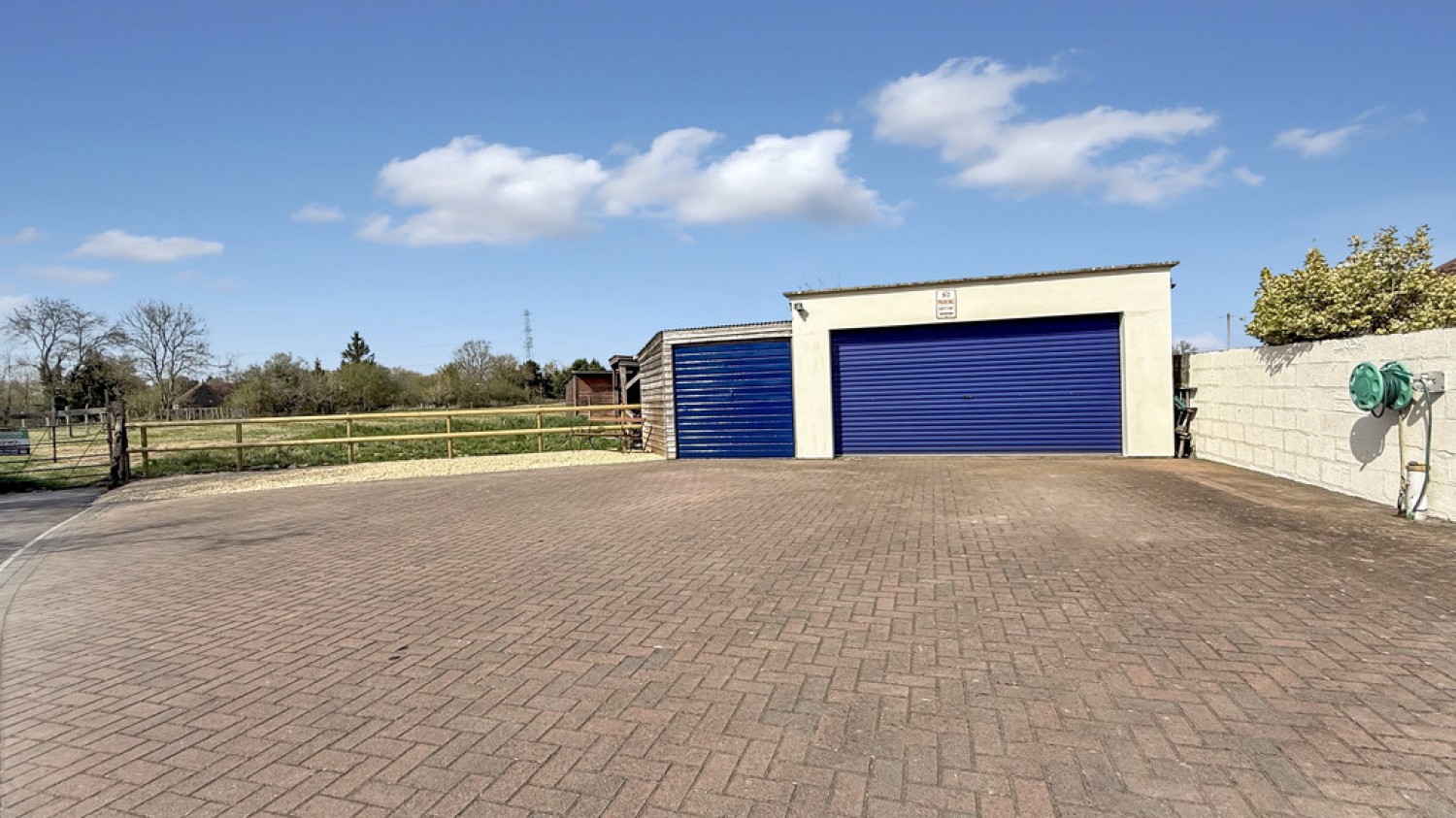 Hawkeridge Road, Yarnbrook